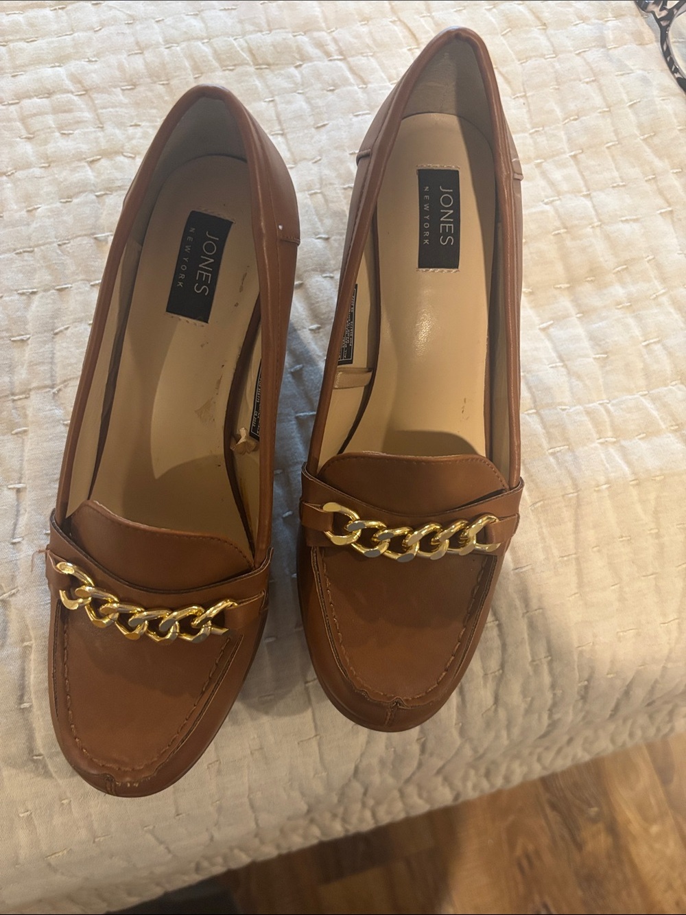 Jones New York Tan Leather Loafers with Gold Chain size 9